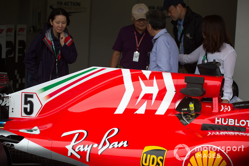 Капот двигуна Ferrari SF71H з новою лівреєю
