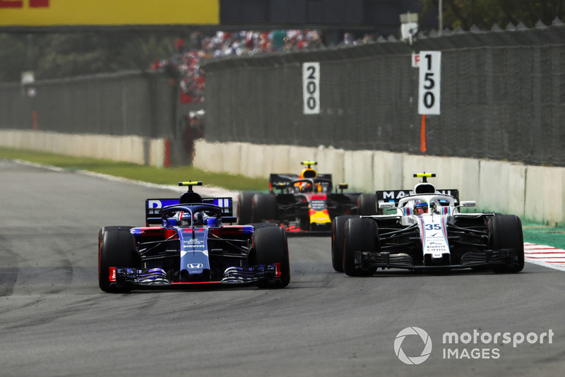 Pierre Gasly, Scuderia Toro Rosso STR13, Sergey Sirotkin, Williams FW41, y Max Verstappen, Red Bull Racing RB14