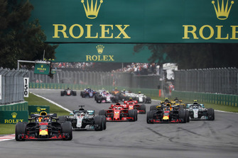 Max Verstappen, Red Bull Racing RB14 leads Lewis Hamilton, Mercedes AMG F1 W09 EQ Power+ and Daniel Ricciardo, Red Bull Racing RB14 at the start of the race