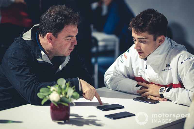 Charles Leclerc, Alfa Romeo Sauber F1 Team, bersama James Allen