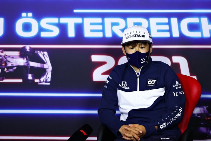 Yuki Tsunoda, AlphaTauri durante la conferencia de prensa