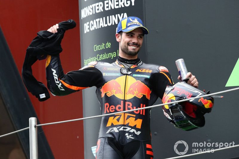 Podio: ganador de la carrera Miguel Oliveira, Red Bull KTM Factory Racing