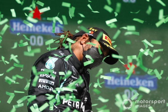 Podio: ganador de la carrera Lewis Hamilton, Mercedes