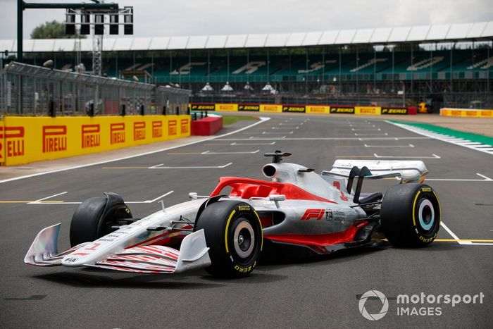 El coche de Fórmula 1 de 2022 en la parrilla de Silverstone