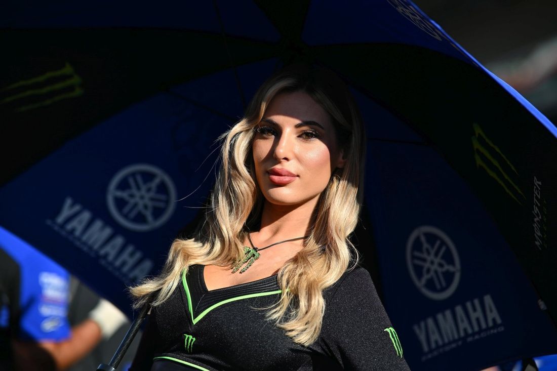 Dziewczyna z siatką