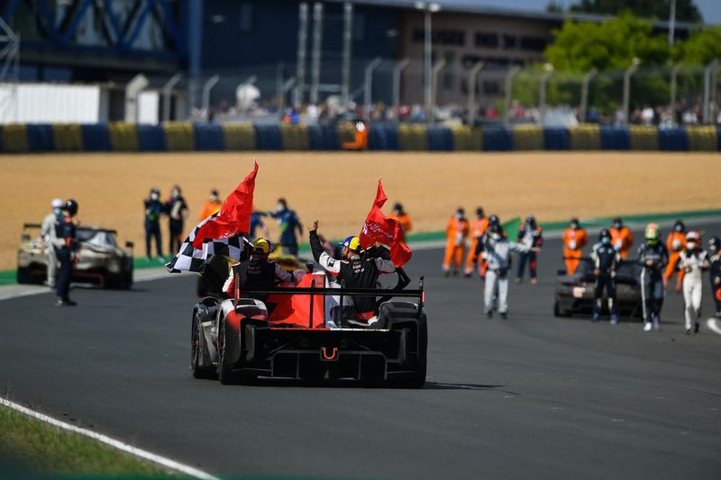Ganadores #7 Toyota Gazoo Racing Toyota GR010 - Hybrid Hypercar, Mike Conway, Kamui Kobayashi, José María López