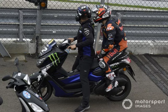 Dani Pedrosa, Red Bull KTM Factory Racing, después de su caída