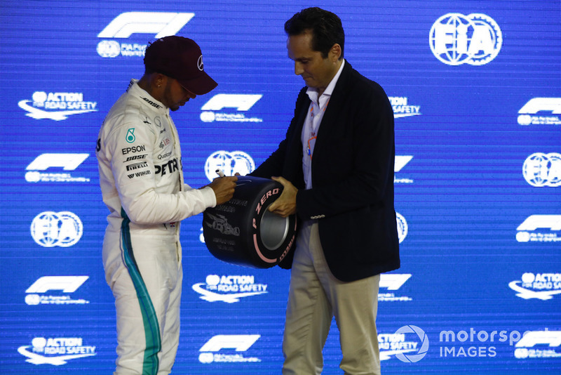 Lewis Hamilton, Mercedes AMG F1, receives his Pirelli Pole Position award