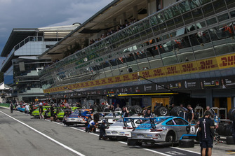 Atmosphere in the paddock