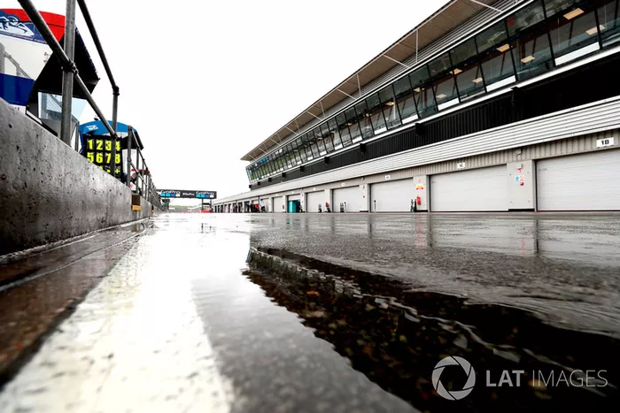 Pit lane de Silverstone durante el GP de Gran Bretaña de 2018