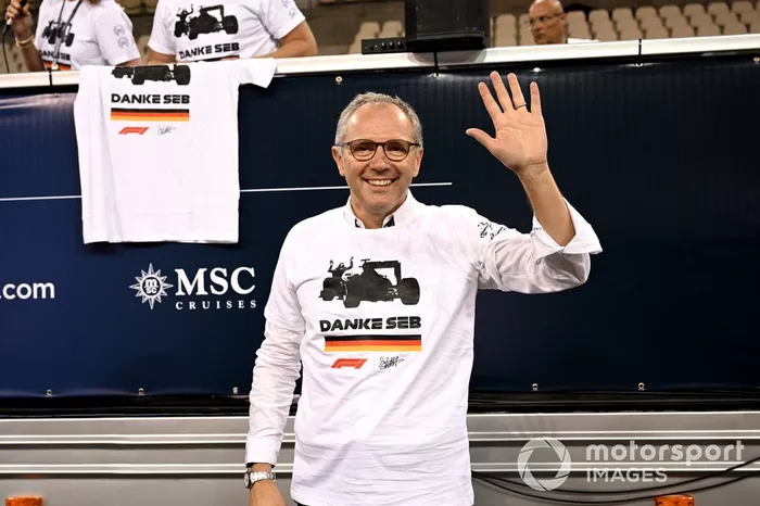 Stefano Domenicali, director general de la Fórmula 1, se despide de Sebastian Vettel y de Aston Martin