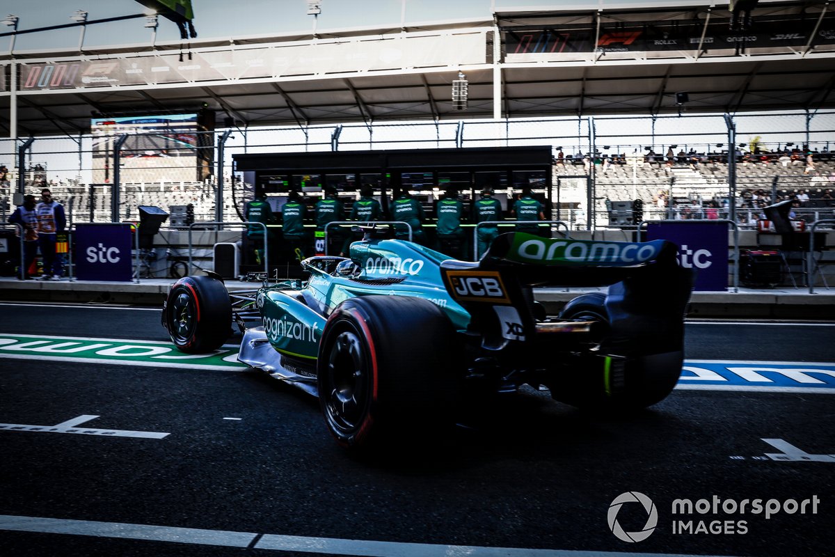 Lance Stroll, Aston Martin AMR23, leaves the garage