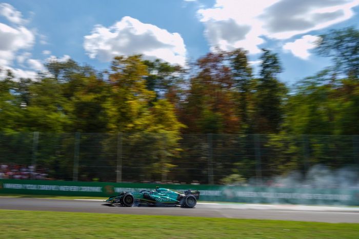 Nyck de Vries, Aston Martin AMR22