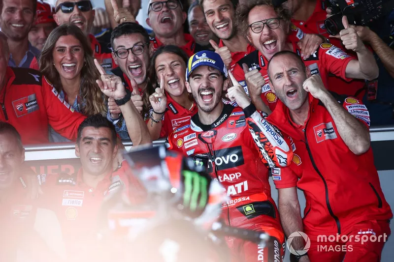 Pecco Bagnaia célèbre sa victoire