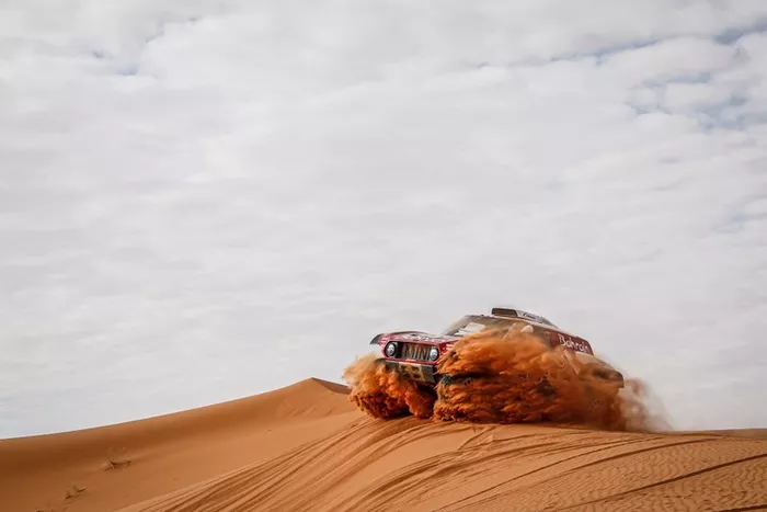 #305 JCW X-Raid Team: Carlos Sainz, Lucas Cruz