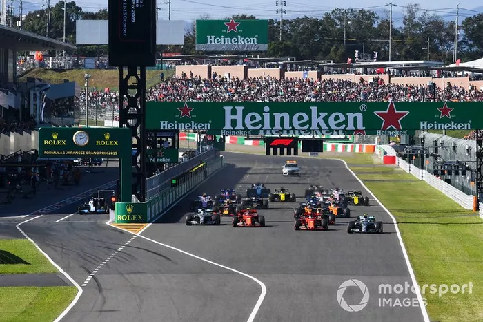 Valtteri Bottas, Mercedes AMG W10, toma la delantera en la salida sobre Sebastian Vettel, Ferrari SF90, Charles Leclerc, Ferrari SF90, Lewis Hamilton, Mercedes AMG F1 W10, Max Verstappen, Red Bull Racing RB15