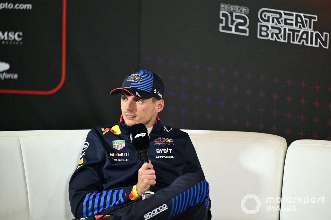 Max Verstappen, Red Bull Racing, 2ª posición, en la rueda de prensa