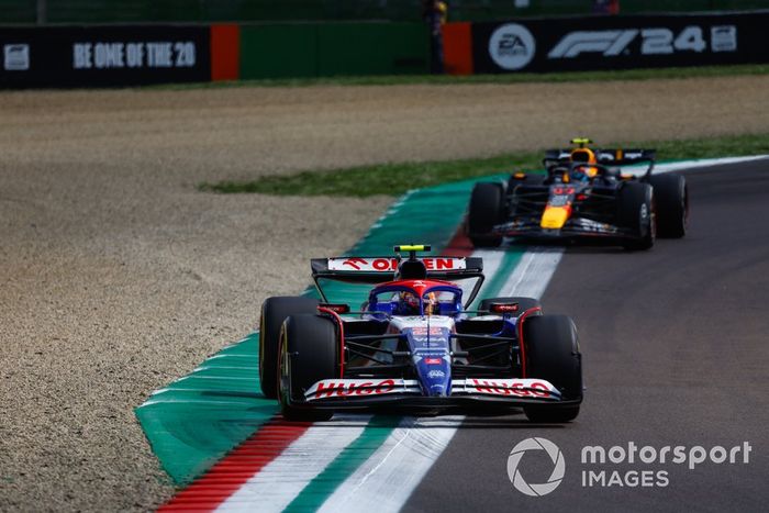 Yuki Tsunoda, RB F1 Team VCARB 01, Sergio Pérez, Red Bull Racing RB20