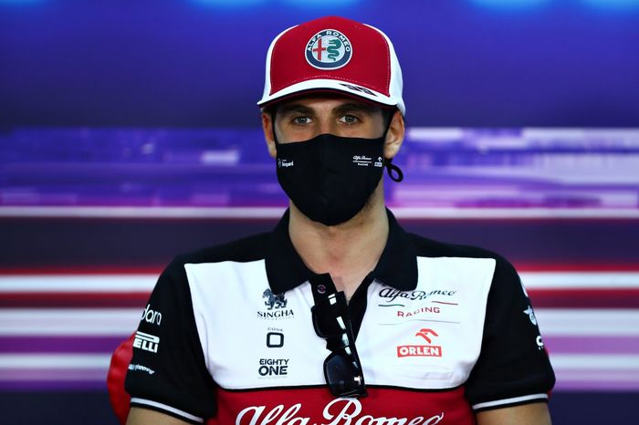 Antonio Giovinazzi, Alfa Romeo Racing, en la conferencia de prensa