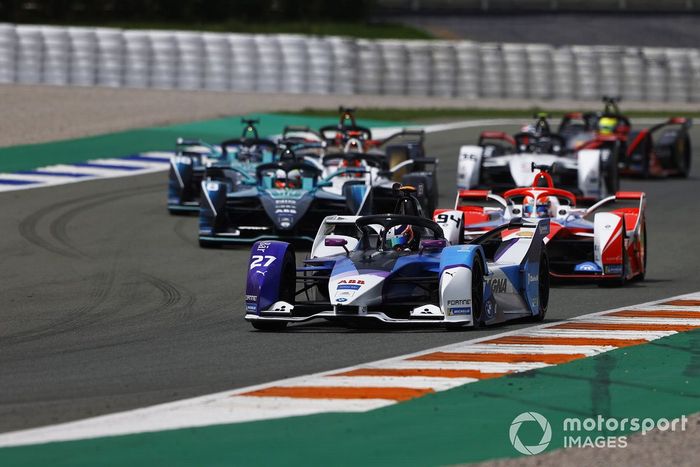 Jake Dennis, BMW i Andretti Motorsport, BMW iFE.21, Alex Lynn, Mahindra Racing, M7Electro