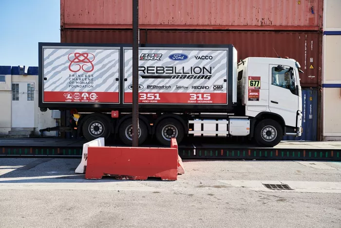 Embarque del Dakar 2021 en Marsella