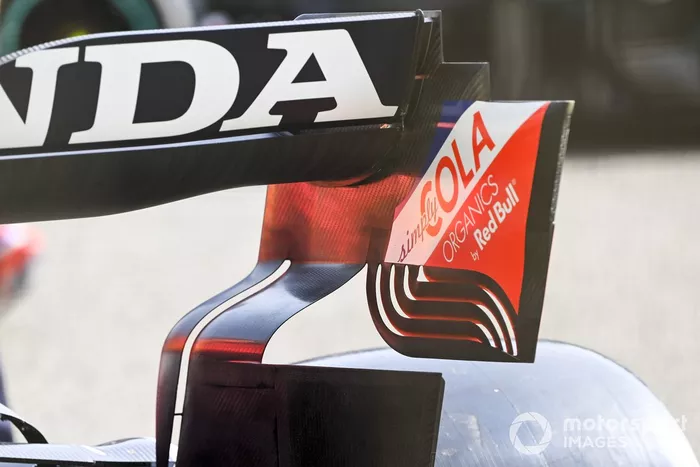Detalle del alerón trasero del Red Bull Racing RB16B