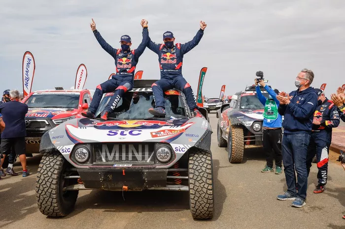 Winners #302 X-Raid Mini JCW Team: Stéphane Peterhansel, Edouard Boulanger