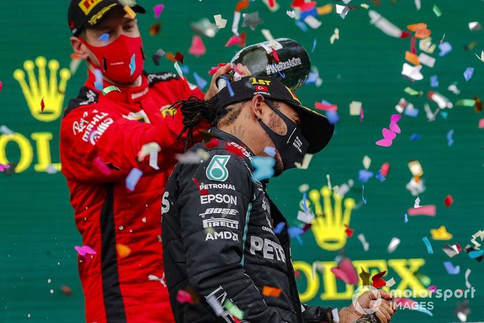 Podio: ganador y campeón del mundo Lewis Hamilton, Mercedes-AMG F1 y tercer lugar Sebastián Vettel, Ferrari