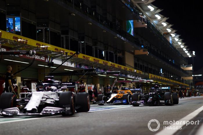 Daniil Kvyat, AlphaTauri AT01, Lewis Hamilton, Mercedes F1 W11