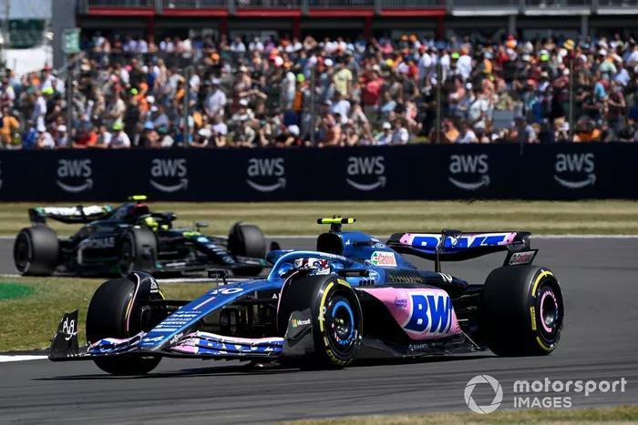 Pierre Gasly, Alpine A523, Lewis Hamilton, Mercedes F1 W14