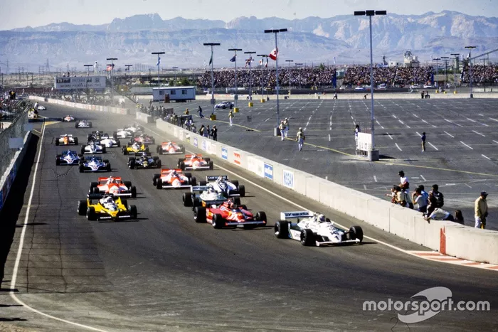 Alan Jones, Williams FW07D Ford, Gilles Villeneuve, Ferrari 126CK, Alain Prost, Renault RE30, Carlos Reutemann, Williams FW07C Ford, Nelson Piquet, Brabham BT49C Ford, Bruno Giacomelli, Alfa Romeo 179C, y John Watson, McLaren MP4-1 Ford
