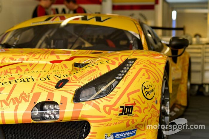 #84 JMW Motorsport Ferrari 488 GTE: Jeff Segal, Rodrigo Baptista, Wei Lu