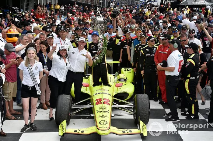 Simon Pagenaud, Team Penske Chevrolet celebra la victoria