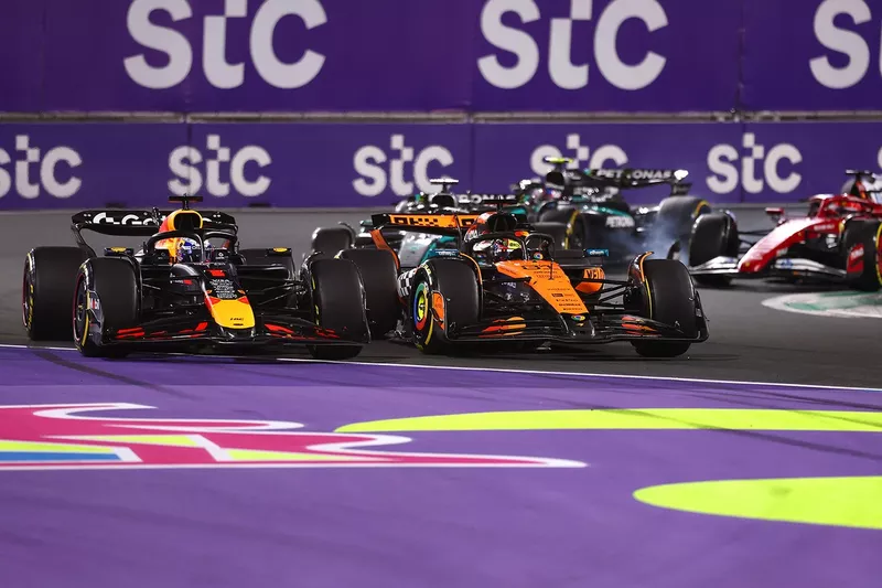 Max Verstappen, Red Bull Racing, Oscar Piastri, McLaren
