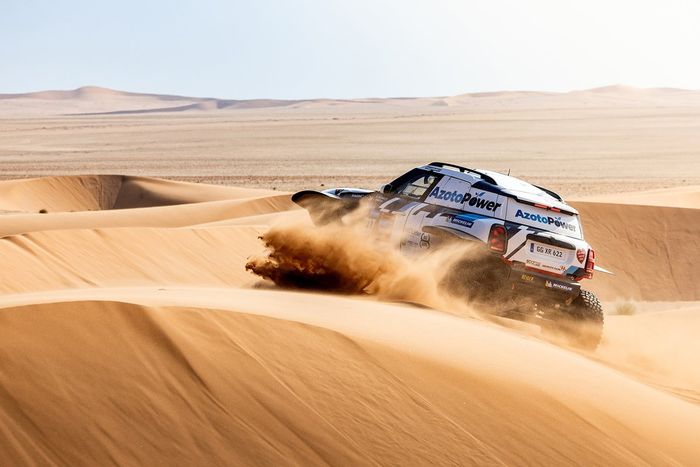 #217 X-raid Mini JCW Team Mini John Cooper Works Rally Plus: Krzysztof Hołowczyc, Łukasz Kurzeja