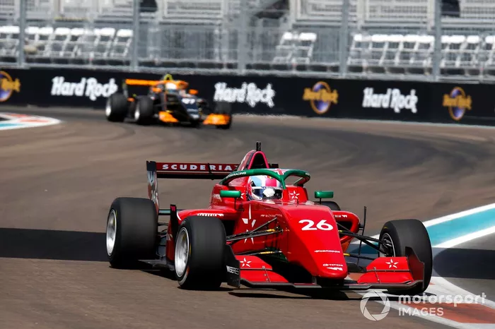 Sarah Moore, Scuderia W.