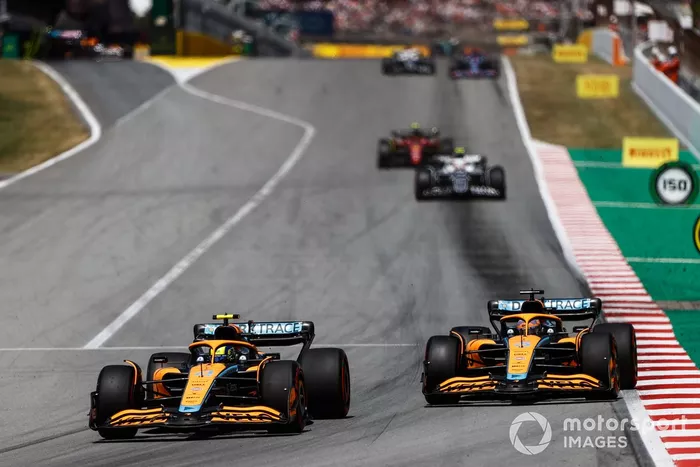 Lando Norris, McLaren MCL36, Daniel Ricciardo 