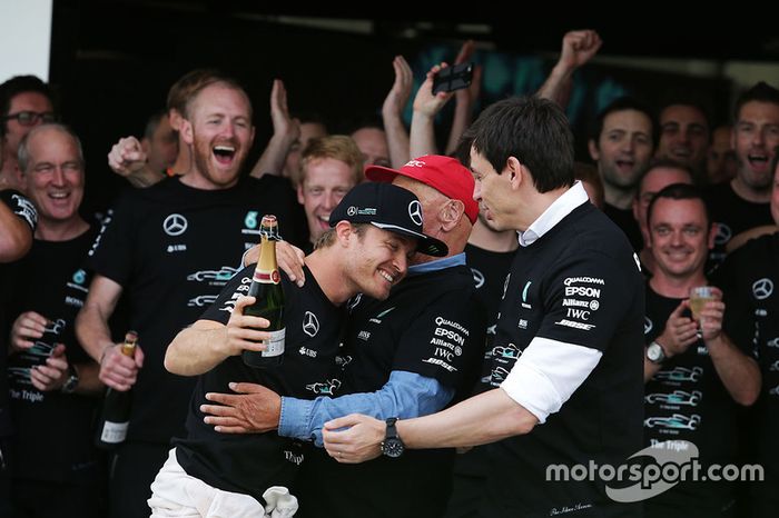 Mercedes celebra el campeonato de constructores de F1 2016