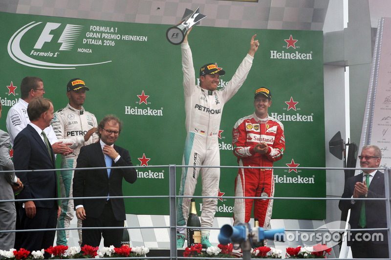 El podio del GP de Italia con Nico Rosberg en lo alto