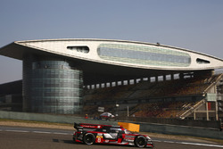 #8 Audi Sport Team Joest Audi R18 e-tron quattro: Лукас ди Грасси, Лоик Дюваль, Оливер Джарвис