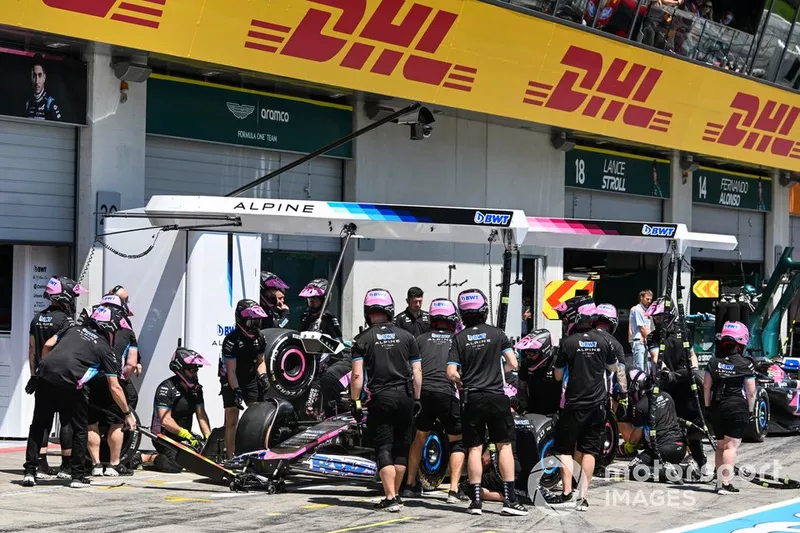 Pierre Gasly, Alpine A524, s'arrête pendant la FP1