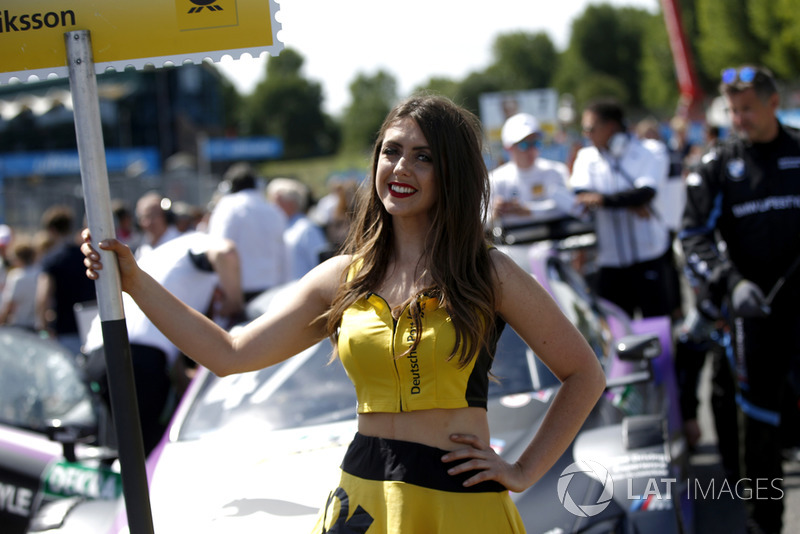 Grid girl of Joel Eriksson, BMW Team RBM