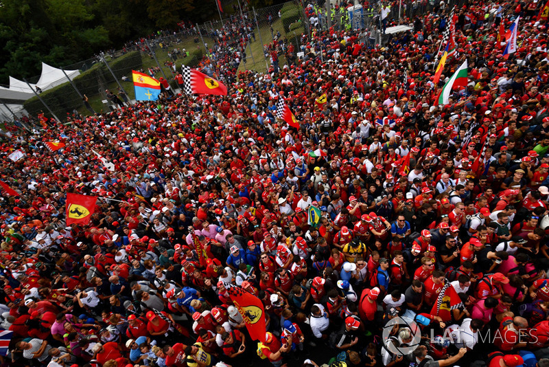 El público invade la pista de Monza