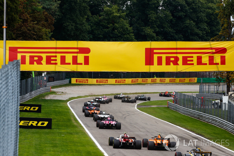 Sergey Sirotkin, Williams FW41, Sergio Perez, Racing Point Force India VJM11, Charles Leclerc, Sauber C37, y Stoffel Vandoorne, McLaren MCL33