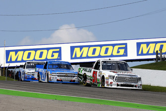 Harrison Burton, Kyle Busch Motorsports, Toyota Tundra Hunt Brothers Pizza\Fields and Johnny Sauter, GMS Racing, Chevrolet Silverado ISM Connect