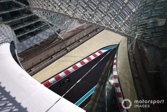 George Russell, Mercedes W10 con los Pirelli de 18 pulgadas