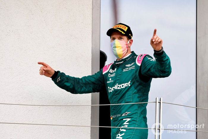 Podio: segundo lugar Sebastian Vettel, Aston Martin