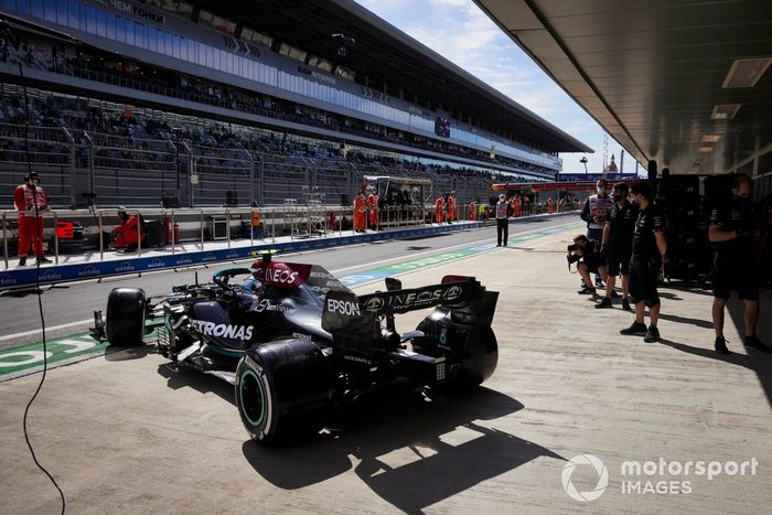 Valtteri Bottas, Mercedes W12, sale del garaje