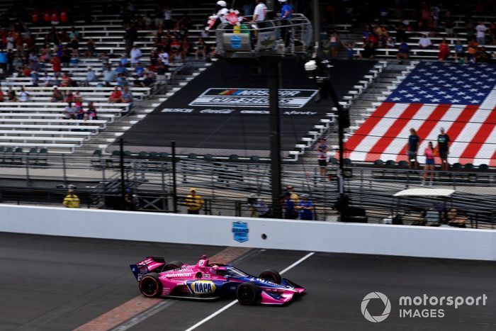 Alexander Rossi, Andretti Autosport Honda toma la bandera a cuadros