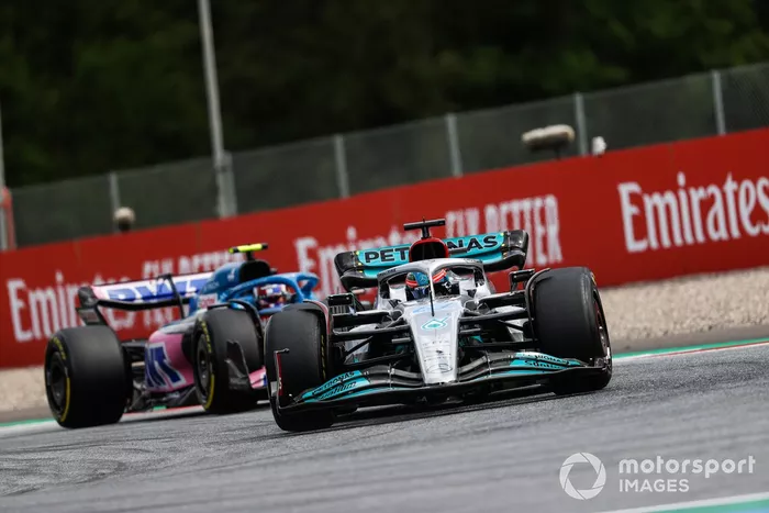 George Russell, Mercedes W13, Esteban Ocon, Alpine A522